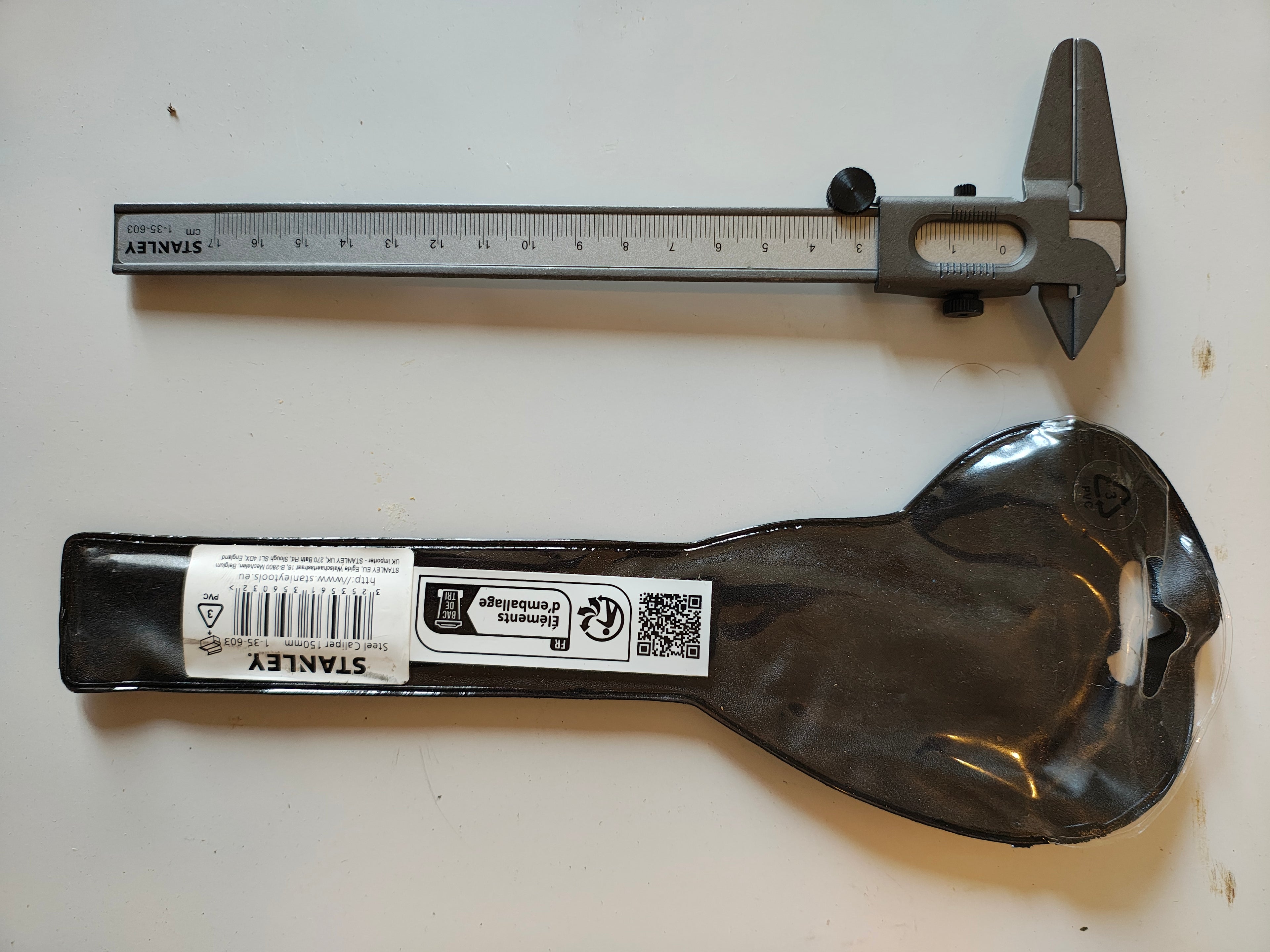 stanley pied à coulisse universel 1/10 à molette 150 mm